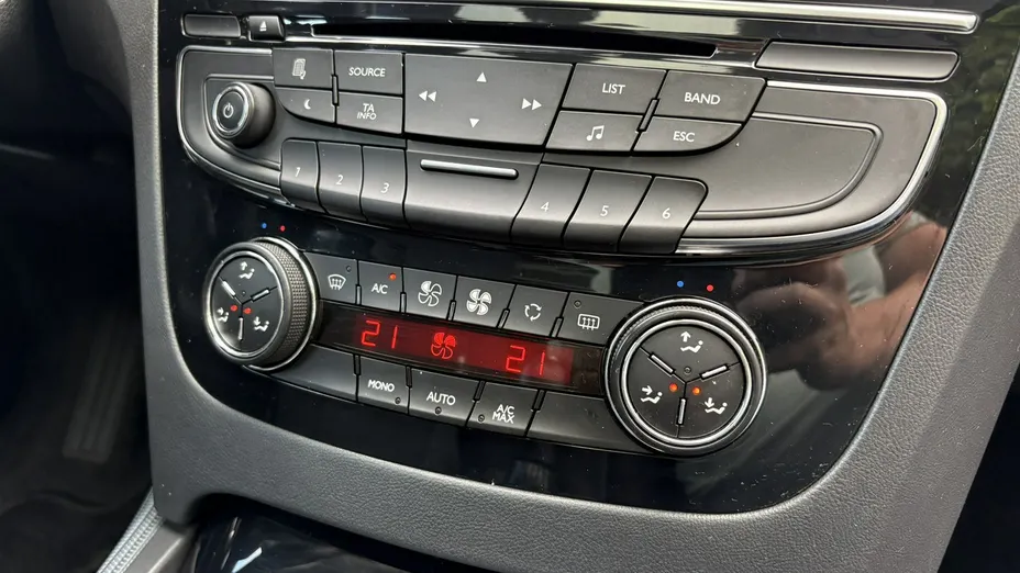 PEUGEOT 508 -