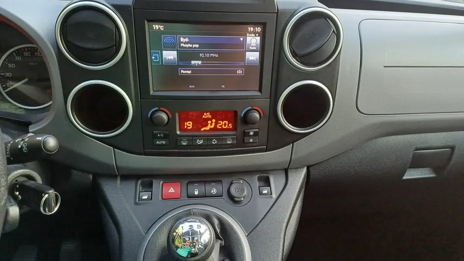 PEUGEOT Partner -