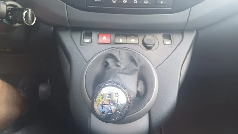 PEUGEOT Partner -