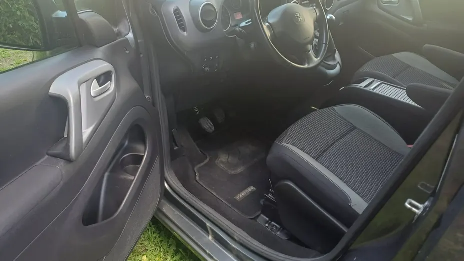 PEUGEOT Partner -