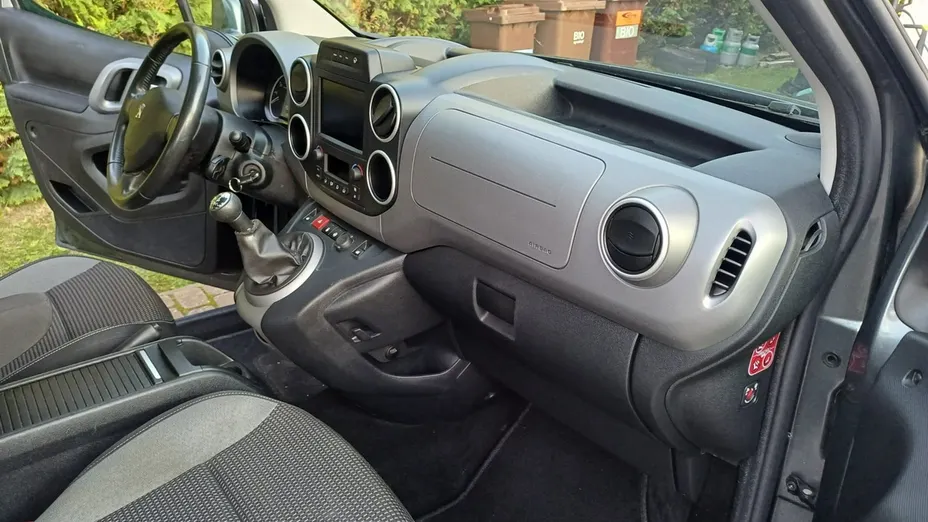 PEUGEOT Partner -