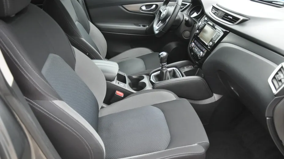 NISSAN Qashqai -