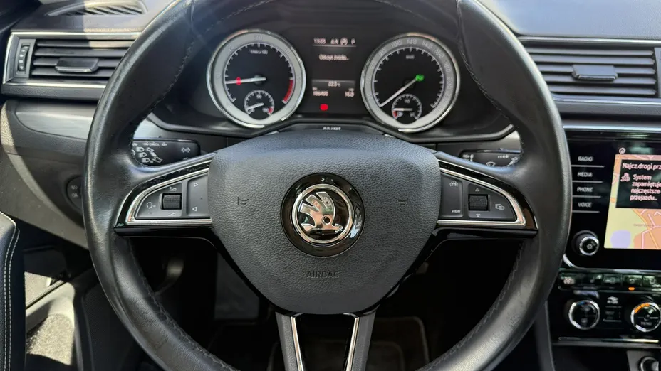 SKODA Superb -