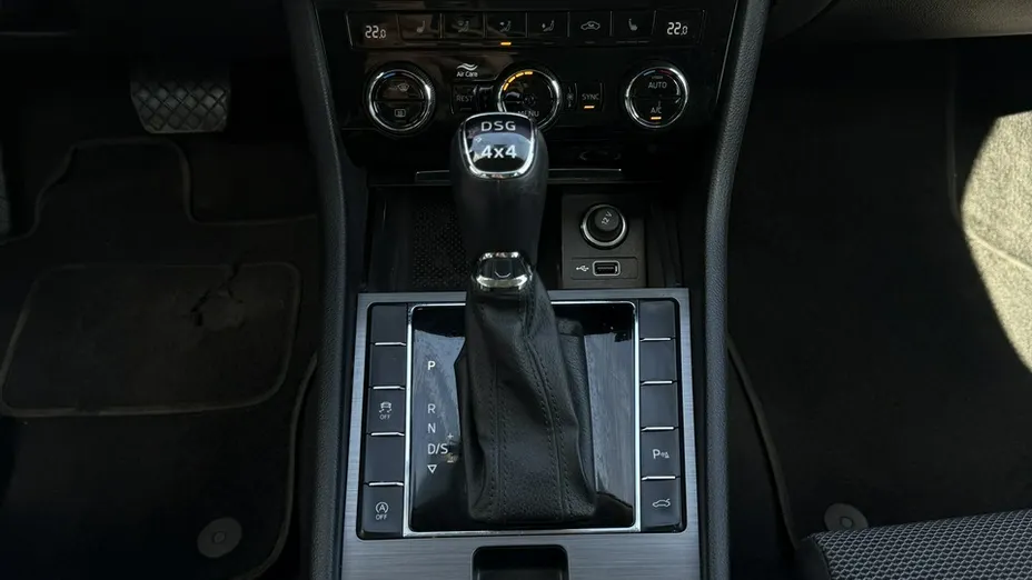SKODA Superb -