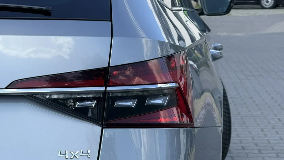 SKODA Superb -