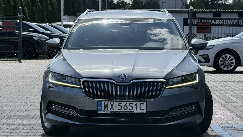 SKODA Superb -
