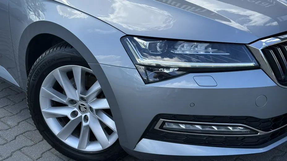 SKODA Superb -