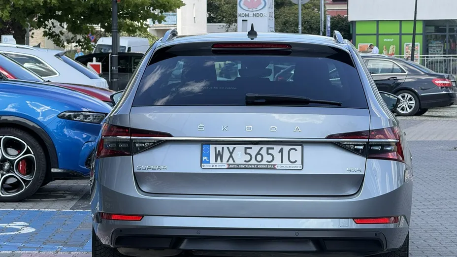 SKODA Superb -