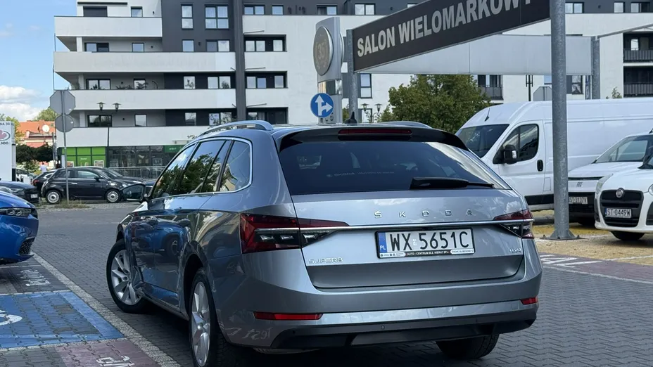 SKODA Superb -