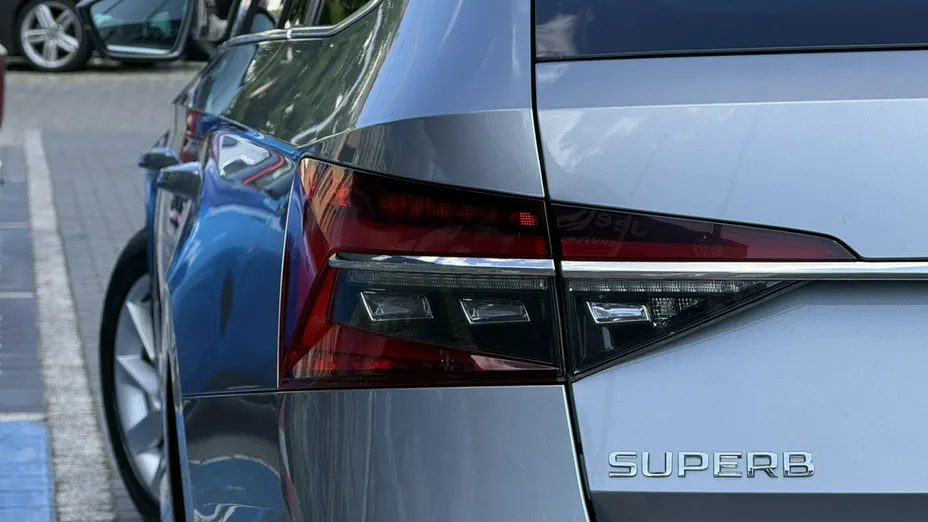 SKODA Superb -