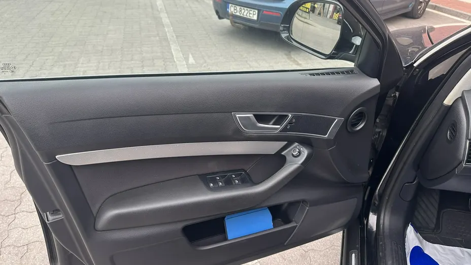 AUDI A6 -