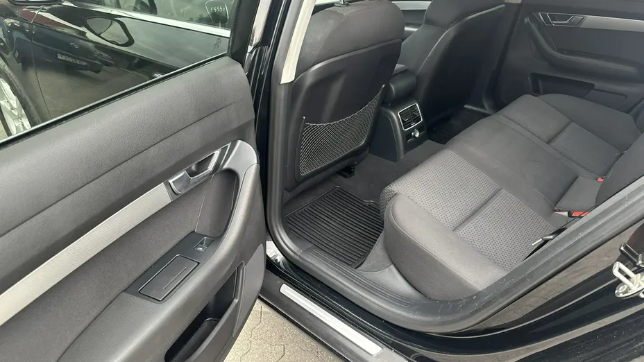 AUDI A6 -