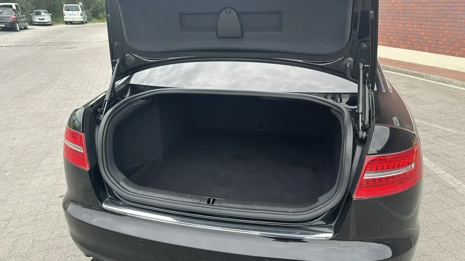 AUDI A6 -
