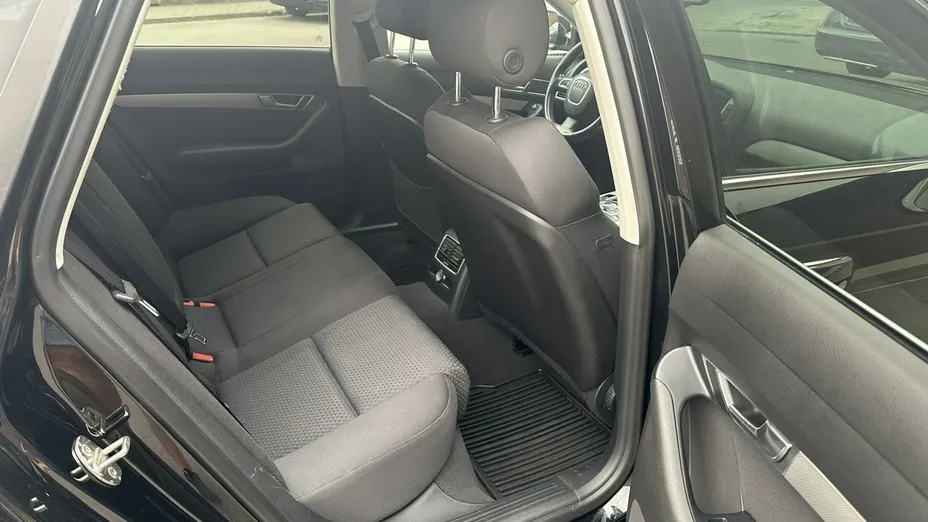 AUDI A6 -