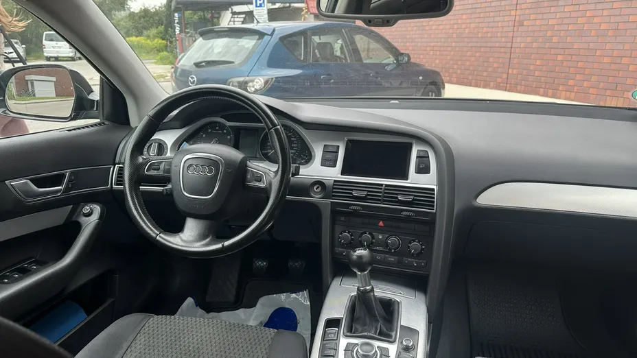 AUDI A6 -