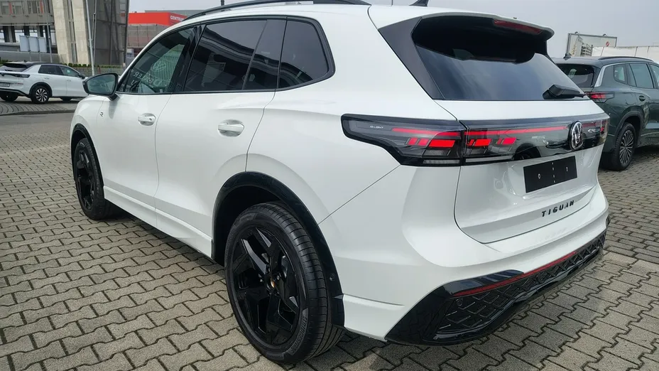 VOLKSWAGEN Tiguan -
