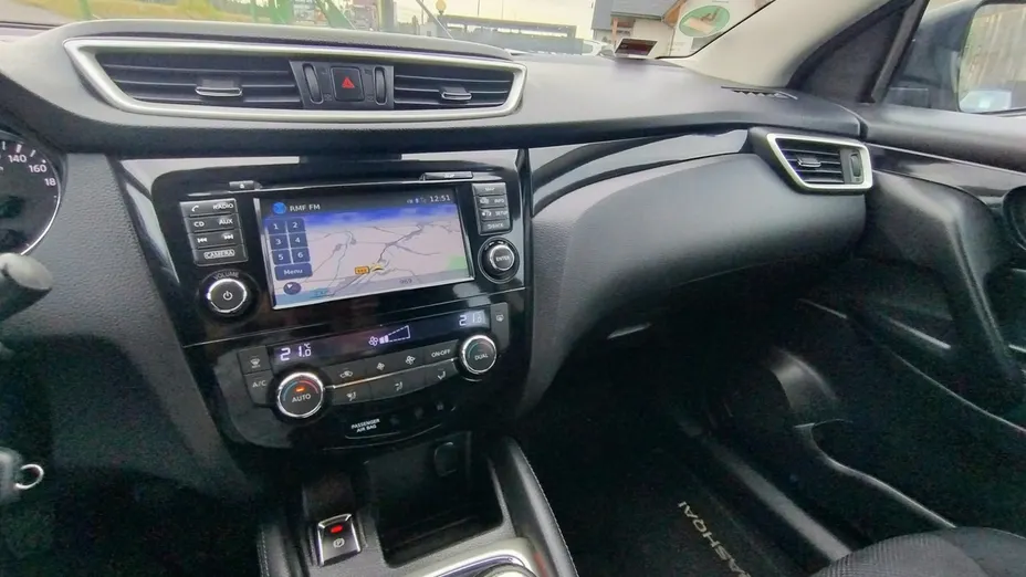 NISSAN Qashqai -