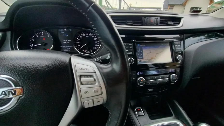 NISSAN Qashqai -