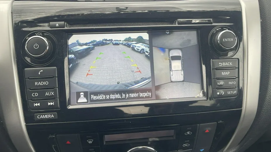 NISSAN Navara -