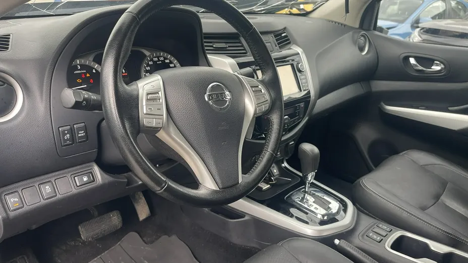 NISSAN Navara -