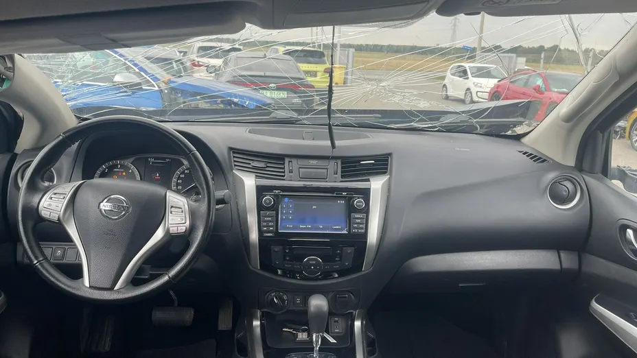 NISSAN Navara -