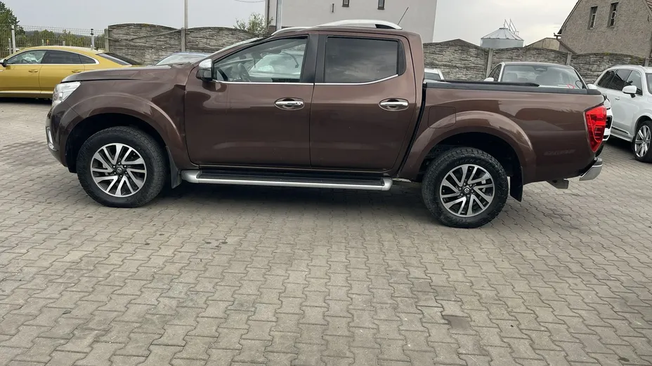 NISSAN Navara -