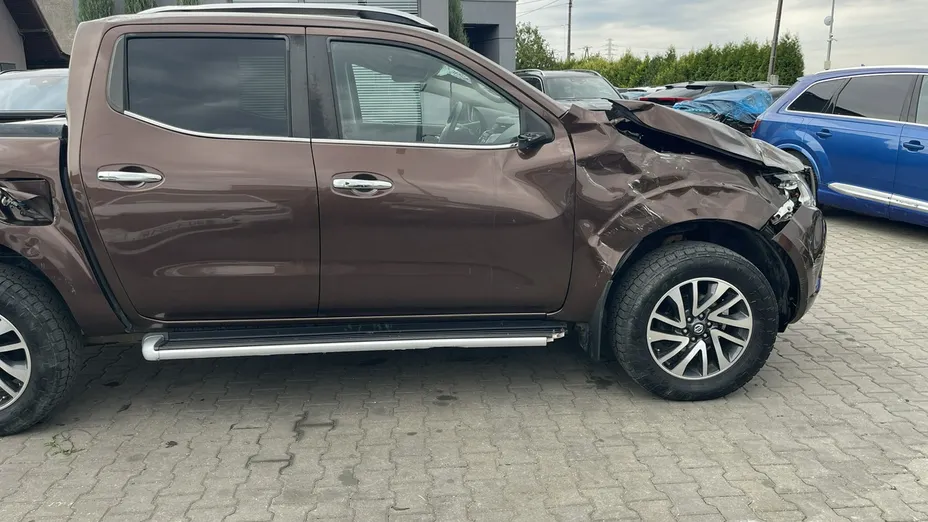 NISSAN Navara -