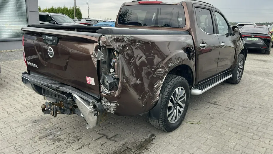 NISSAN Navara -