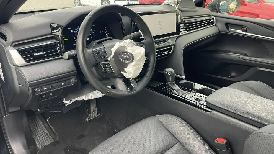 TOYOTA Camry -