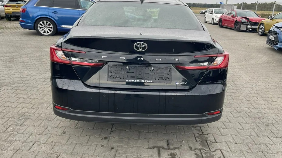TOYOTA Camry -