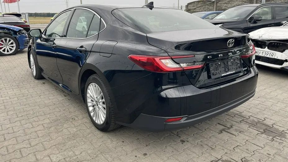 TOYOTA Camry -