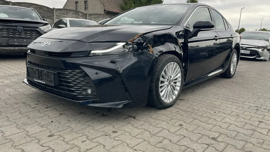 TOYOTA Camry -