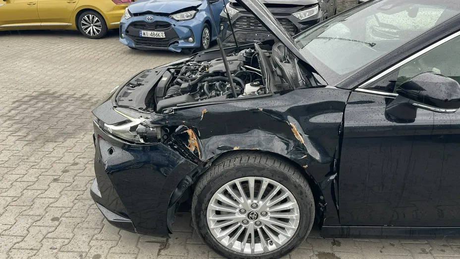 TOYOTA Camry -