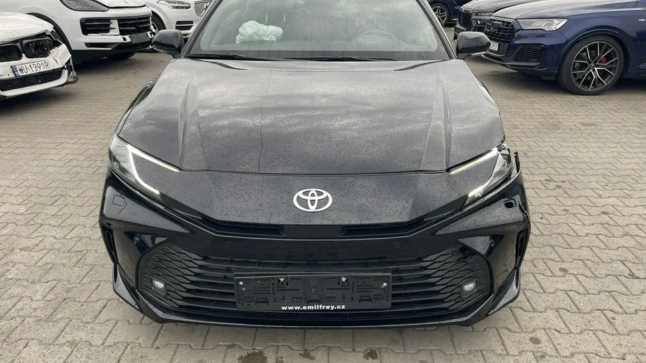 TOYOTA Camry -