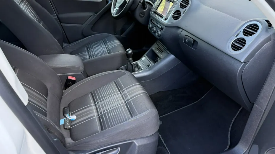 VOLKSWAGEN Tiguan -