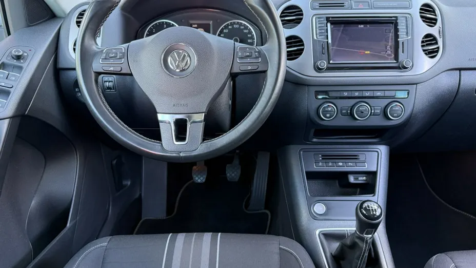 VOLKSWAGEN Tiguan -