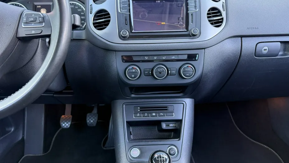 VOLKSWAGEN Tiguan -