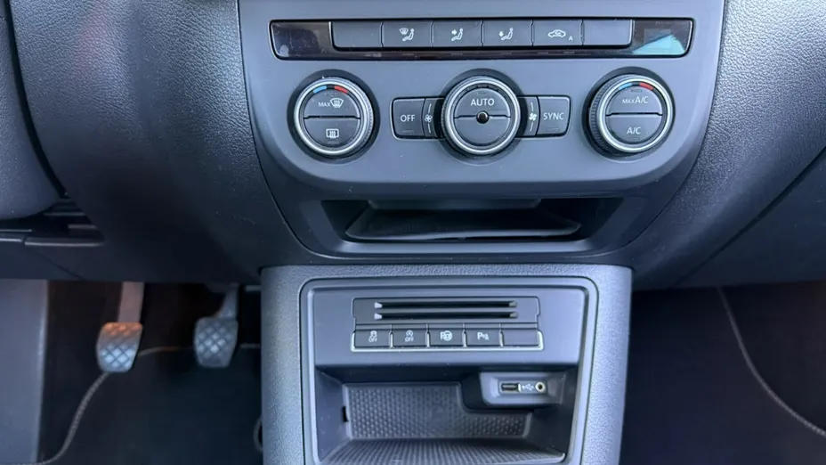 VOLKSWAGEN Tiguan -