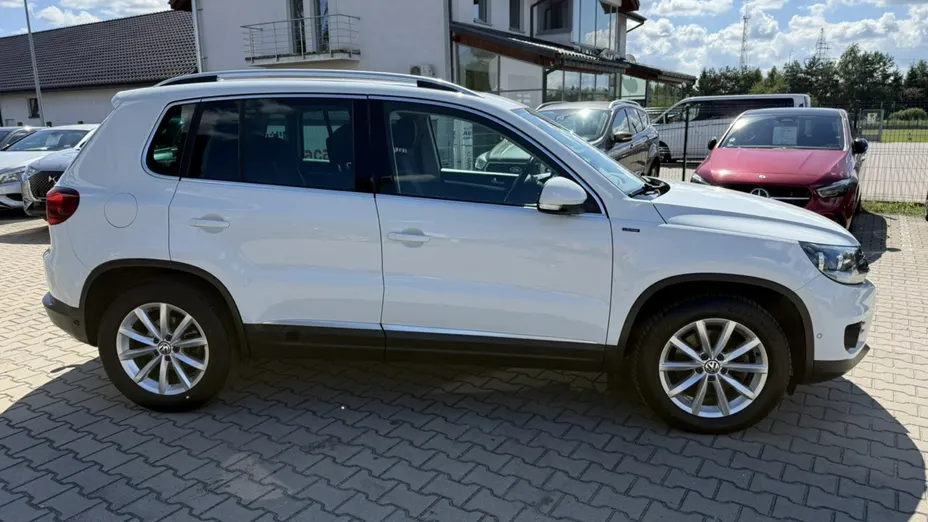 VOLKSWAGEN Tiguan -