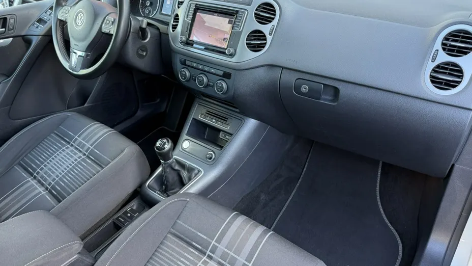VOLKSWAGEN Tiguan -