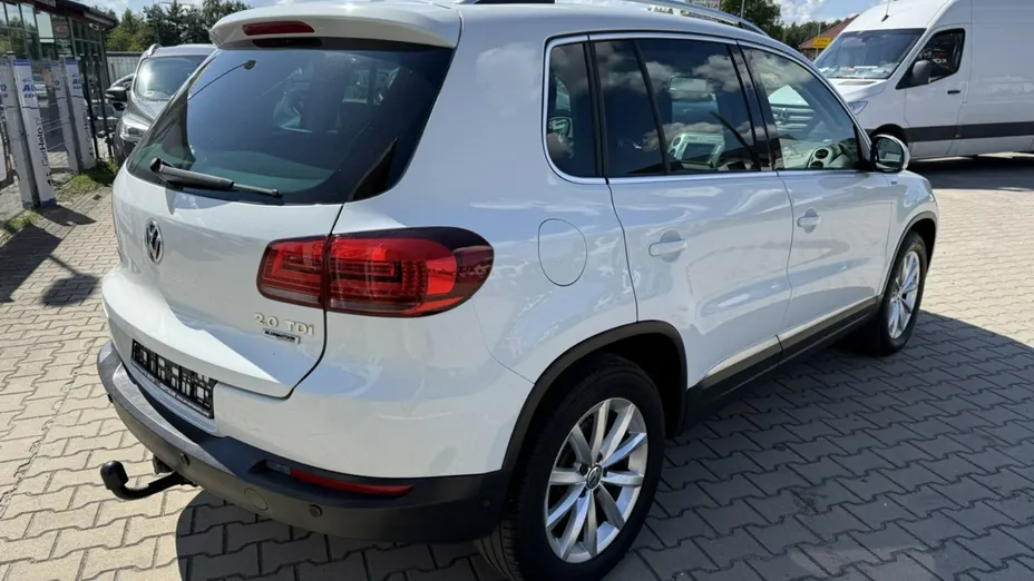 VOLKSWAGEN Tiguan -