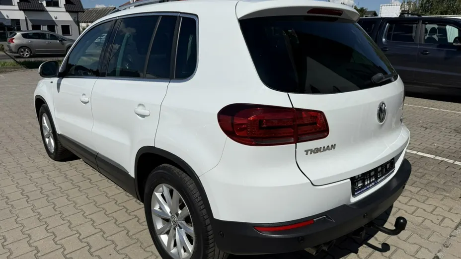 VOLKSWAGEN Tiguan -
