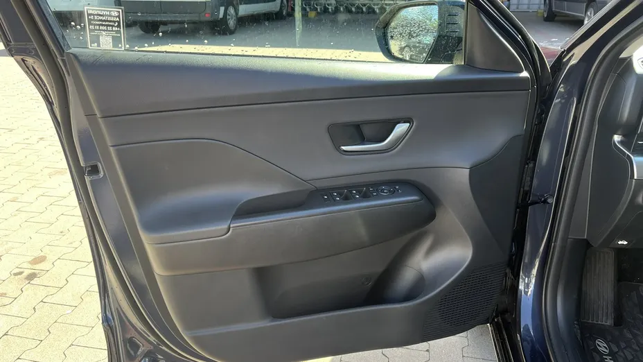 HYUNDAI Kona -