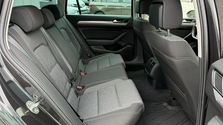 VOLKSWAGEN Passat -