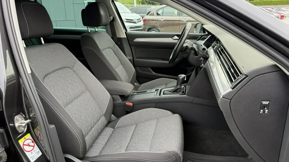 VOLKSWAGEN Passat -