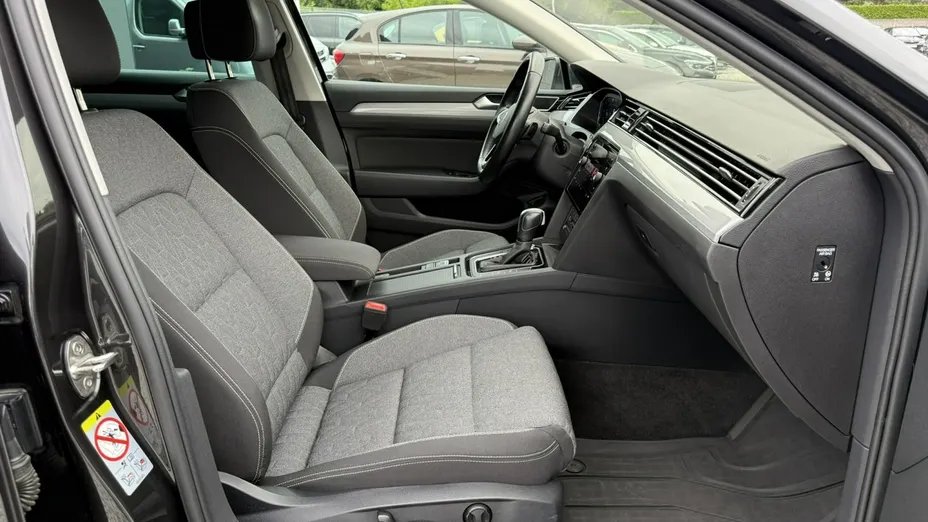 VOLKSWAGEN Passat -