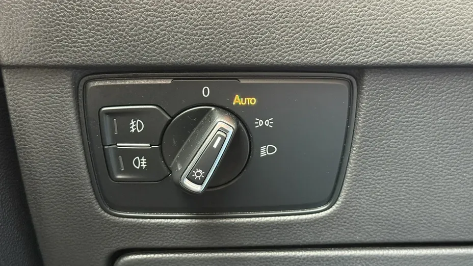 VOLKSWAGEN Passat -