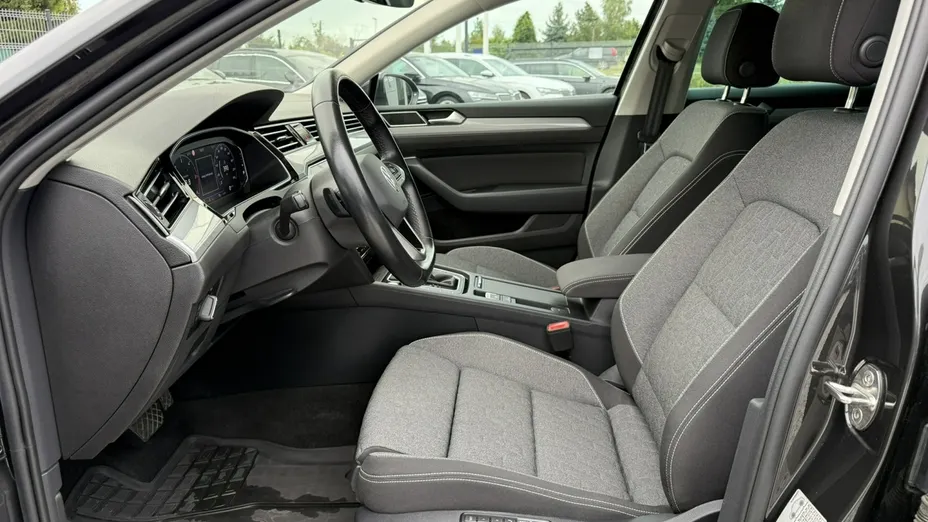 VOLKSWAGEN Passat -