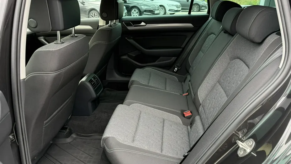 VOLKSWAGEN Passat -