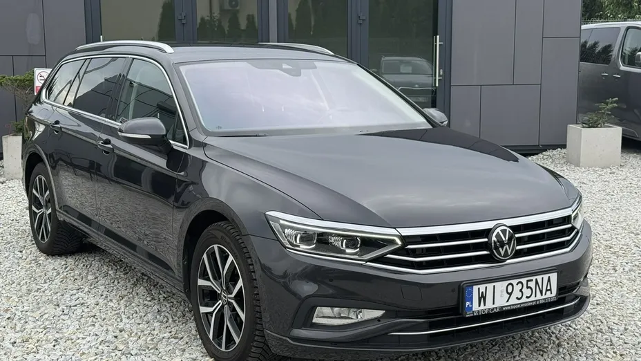 VOLKSWAGEN Passat -